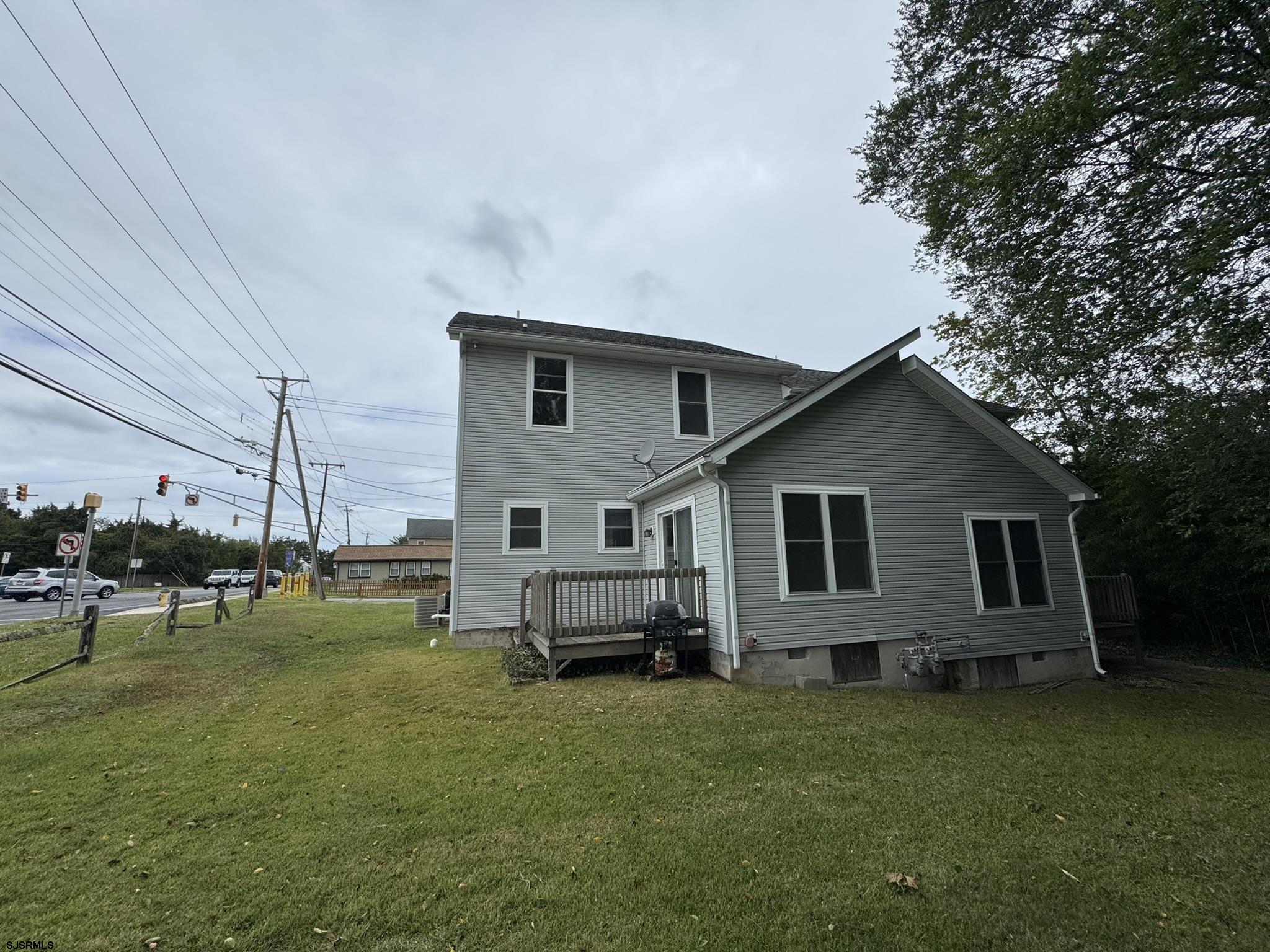 2192 West Avenue, Unit RIGHT SIDE Linwood, NJ 08221 - Photo 23 of 23 a view of a backyard with table and chairs