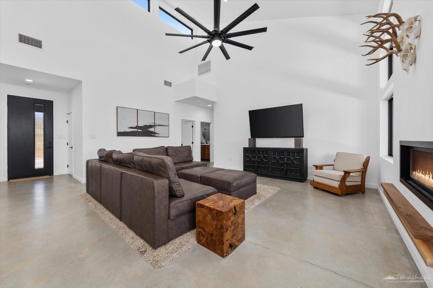 28901 Augusta Way Tehachapi, CA 93561 - Photo 22 of 65 a living room with furniture and a flat screen tv