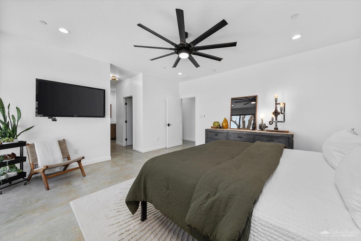 28901 Augusta Way Tehachapi, CA 93561 - Photo 36 of 65 a living room with furniture and a flat screen tv