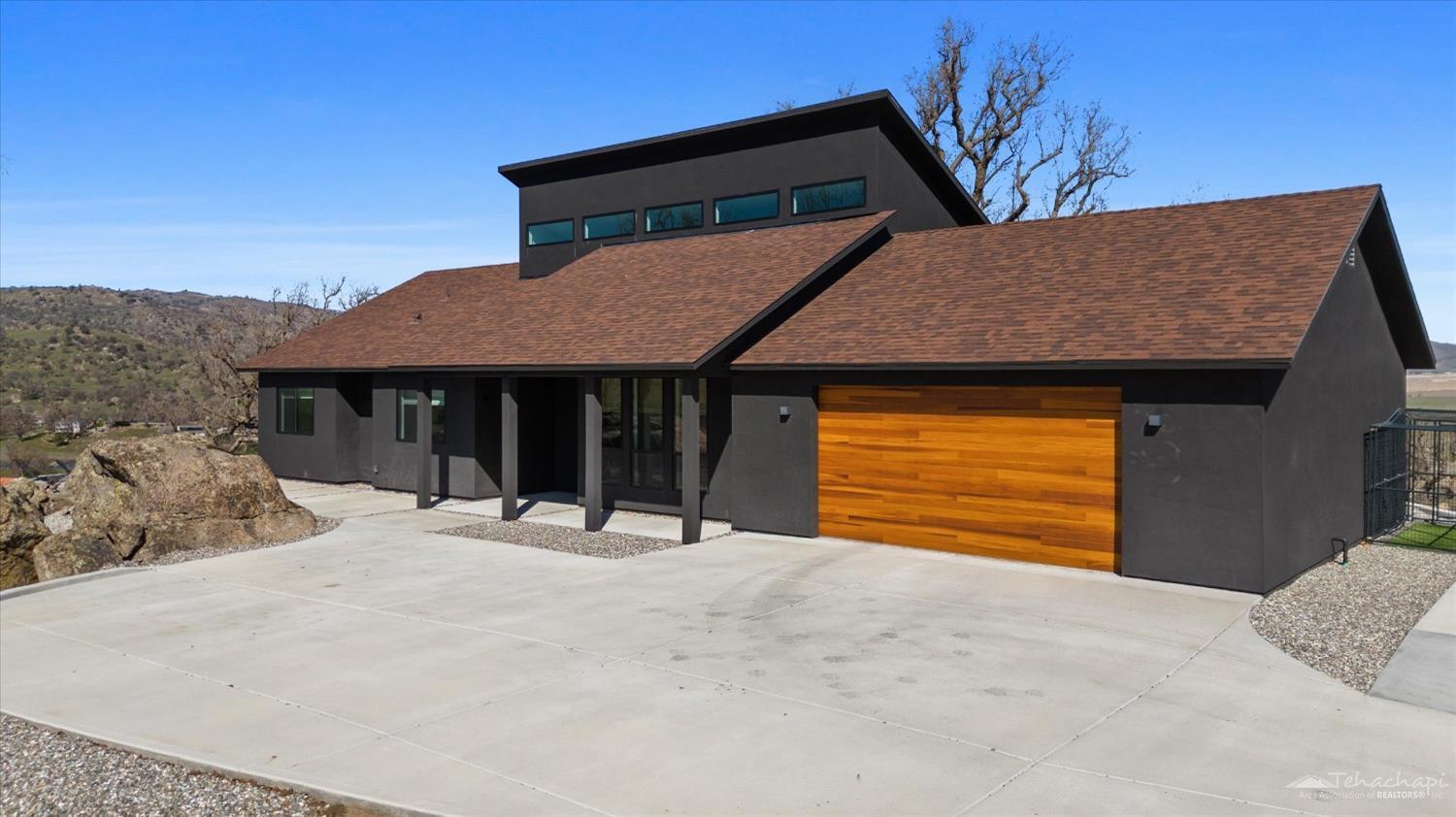 28901 Augusta Way Tehachapi, CA 93561 - Photo 57 of 65 a house with a outdoor space