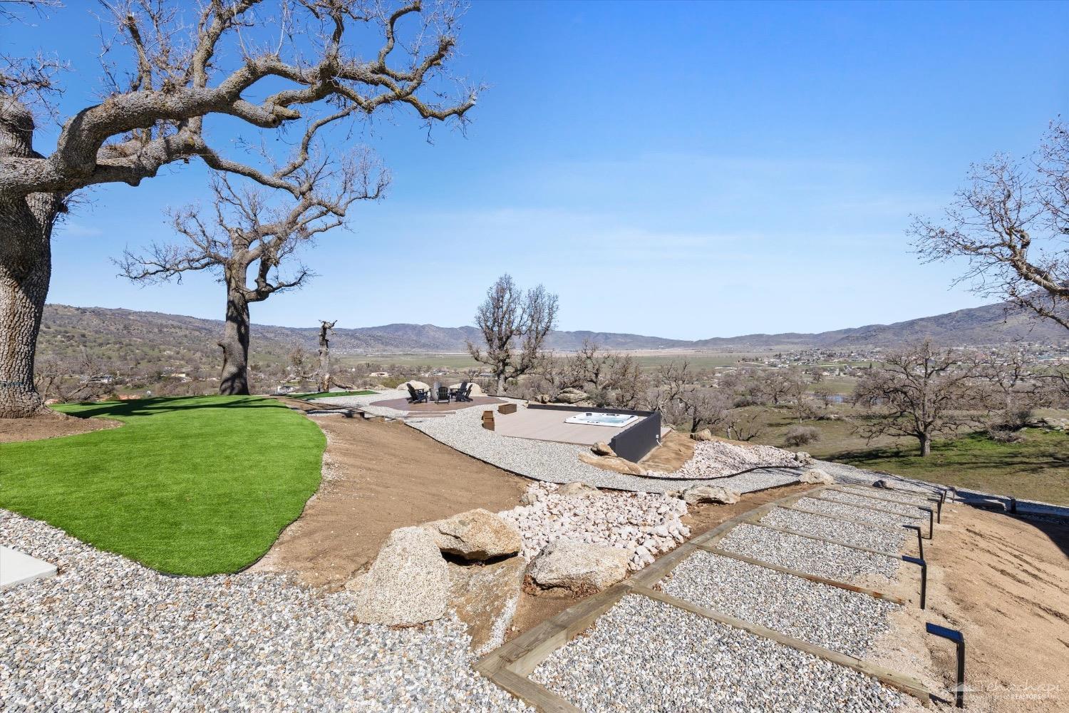 28901 Augusta Way Tehachapi, CA 93561 - Photo 63 of 65 a view of a swimming pool with a yard