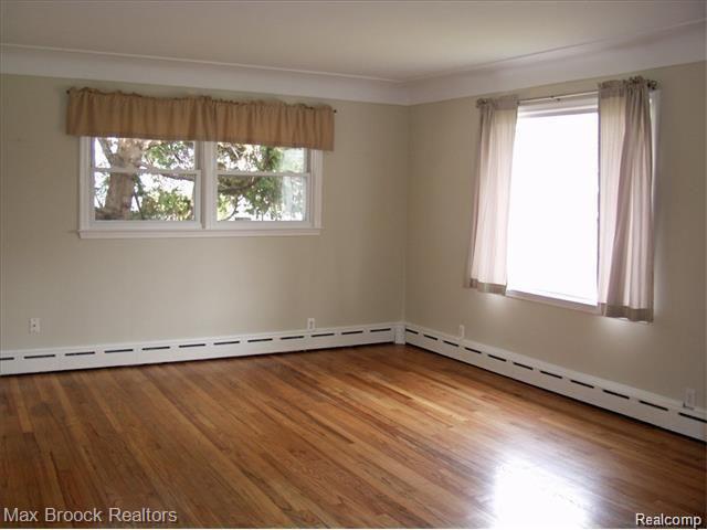 21711 Middlebelt Road Farmington Hills, MI 48336 - Photo 4 of 10