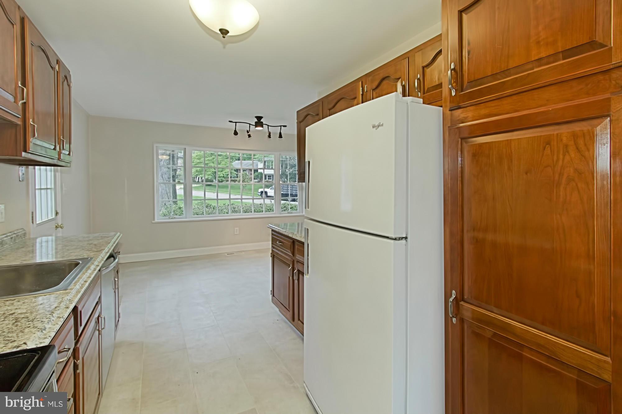 6207 Tyner Street Springfield, VA 22152 - Photo 11 of 30 Kitchen