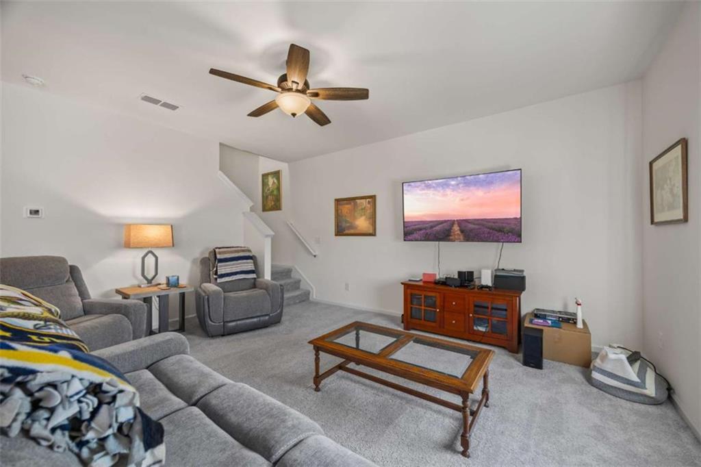 16 Casteel Circle Bethlehem, GA 30620 - Photo 5 of 48 a living room with furniture and a flat screen tv