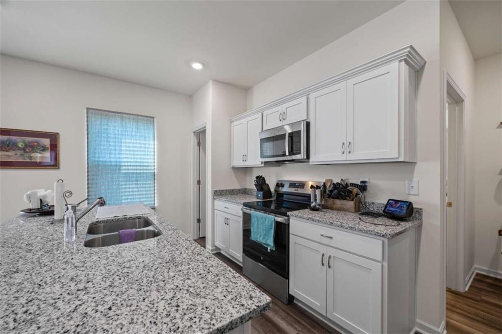 16 Casteel Circle Bethlehem, GA 30620 - Photo 9 of 48 a kitchen with sink refrigerator and stove