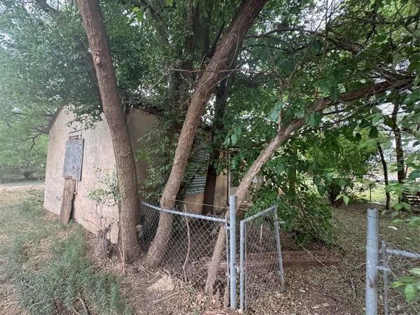 $48,499 | 411 North 10th Street, Lamesa, TX 79331