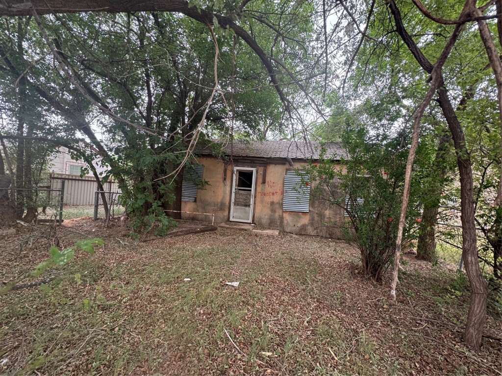 411 North 10th Street Lamesa, TX 79331 - Photo 5 of 6 front view of a house with a trees