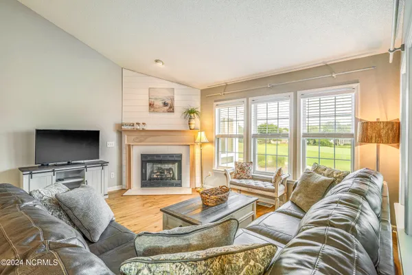 $2,600 | 3145 Lakeside Commons Drive Southeast, Unit 1, Southport, NC 28461