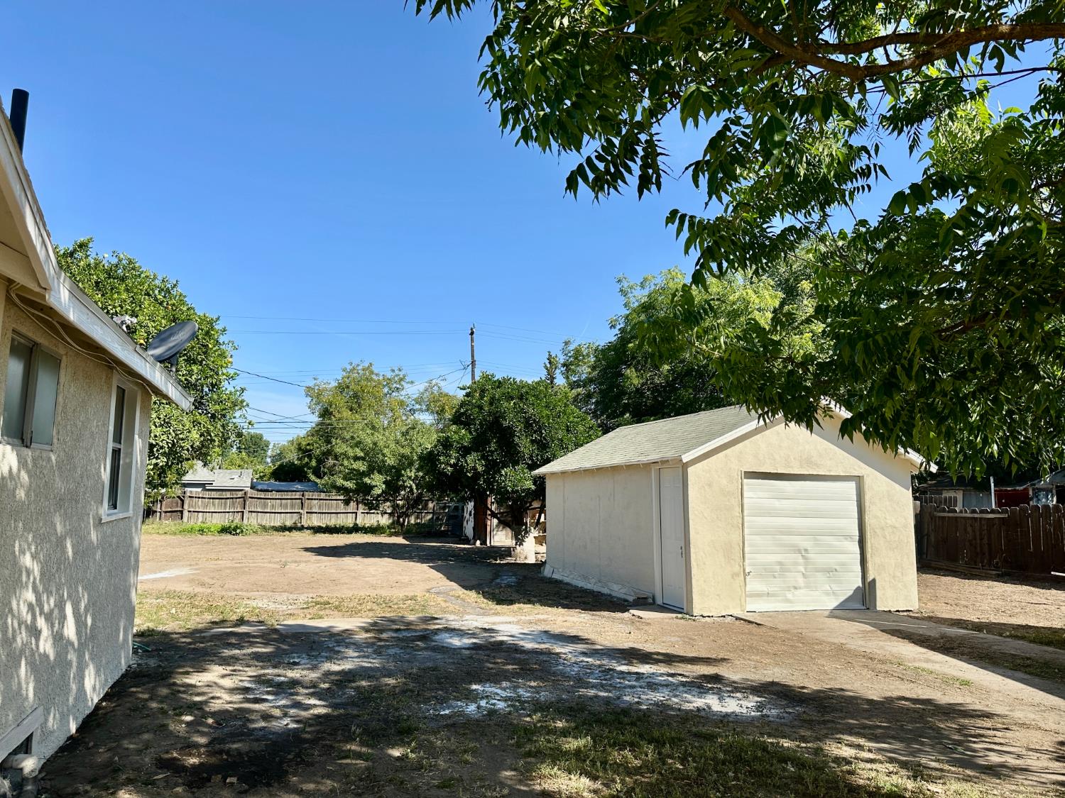 809 Washington Avenue Madera, CA 93638 - Photo 14 of 20 a view of a house with a yard
