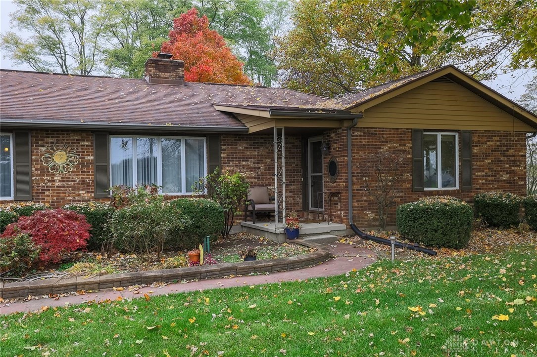 6457 Lost Road Springfield, OH 45504 - Photo 3 of 31