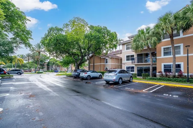 $258,000 | 8851 Wiles Road, Unit 305, Coral Springs, FL 33067