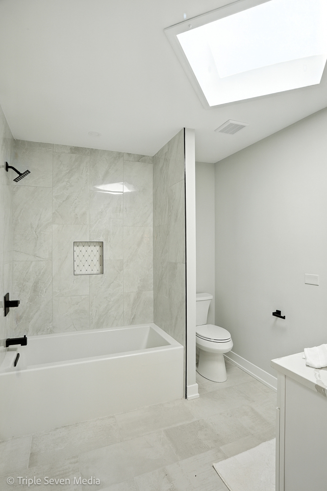 18801 Ruth Drive Mokena, IL 60448 - Photo 25 of 35 a bathroom with a bathtub and toilet