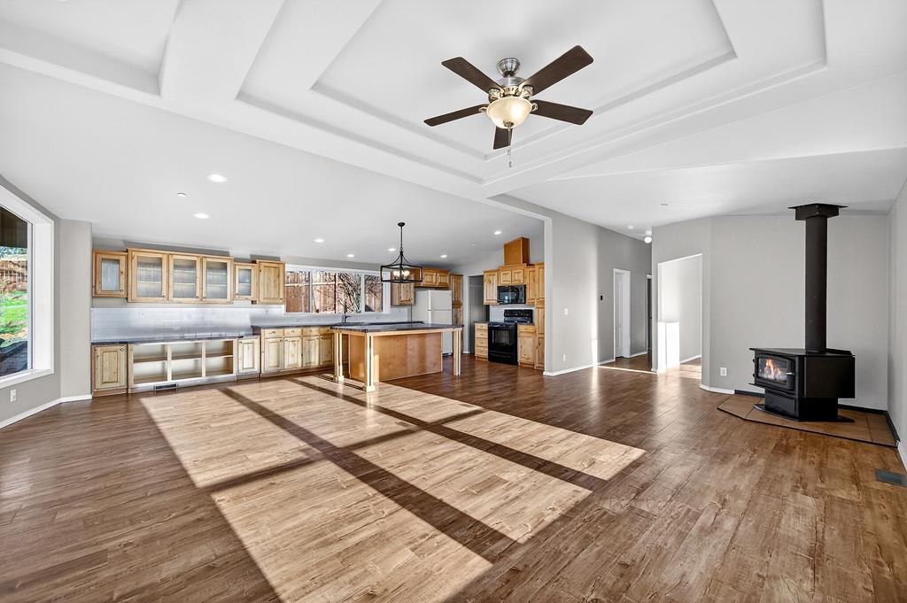 235 Grimont Road Oroville, CA 95966 - Photo 13 of 68 a living room with hard wood floors and a rug