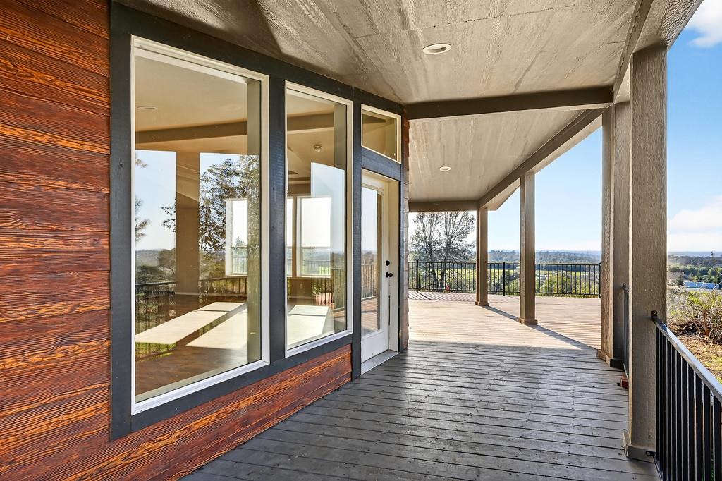 235 Grimont Road Oroville, CA 95966 - Photo 9 of 68 a view of hallway with a large window