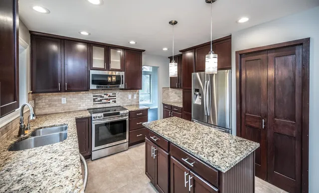 $525,000 | 18644 85th Avenue North, Maple Grove, MN 55311