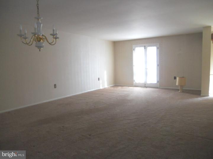 3228 Kilburn Road Philadelphia, PA 19114 - Photo 4 of 20 Living Room
