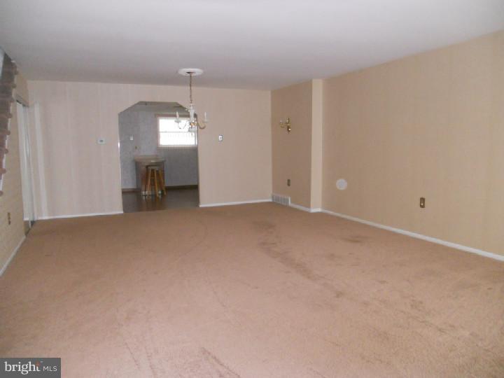 3228 Kilburn Road Philadelphia, PA 19114 - Photo 5 of 20 Living Room