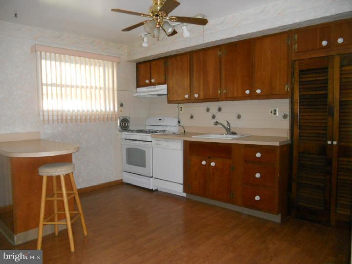 3228 Kilburn Road Philadelphia, PA 19114 - Photo 9 of 20 Kitchen
