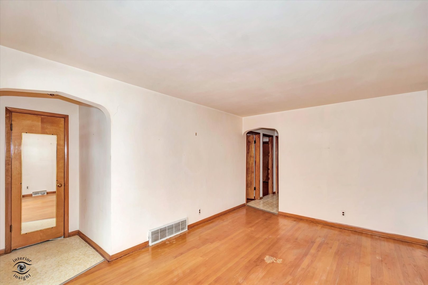 6049 South Mobile Avenue Chicago, IL 60638 - Photo 3 of 26 a view of an empty room