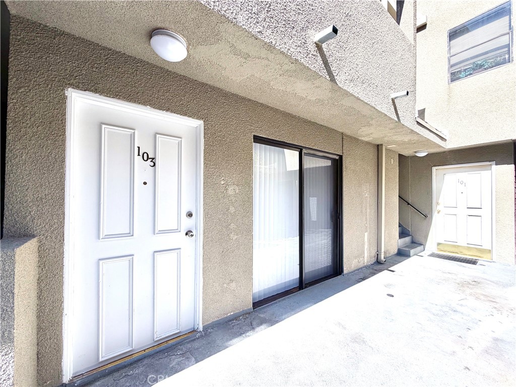 13512 Moorpark Street, Unit 103 Sherman Oaks, CA 91423 - Photo 2 of 10 a view of an empty room