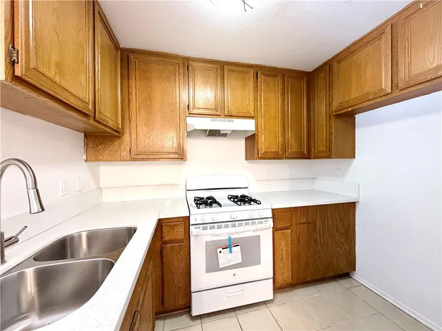 $1,950 | 13512 Moorpark Street, Unit 103, Sherman Oaks, CA 91423