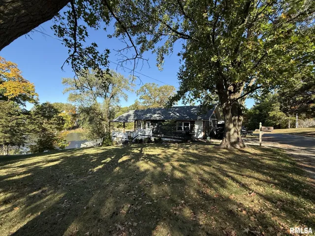 $249,900 | 86 Lake Warren Drive, Monmouth, IL 61462