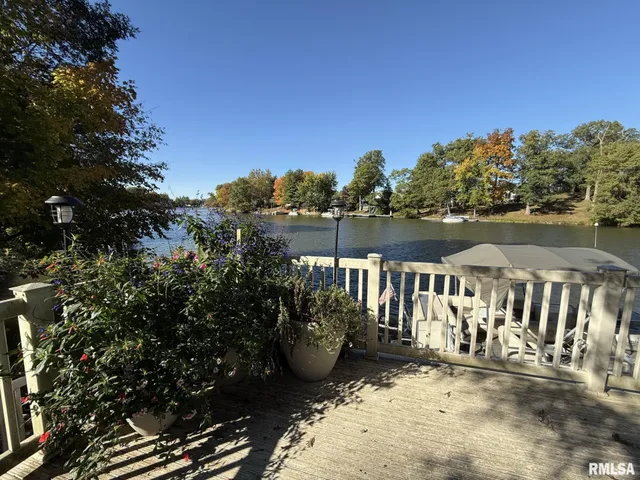 $249,900 | 86 Lake Warren Drive, Monmouth, IL 61462