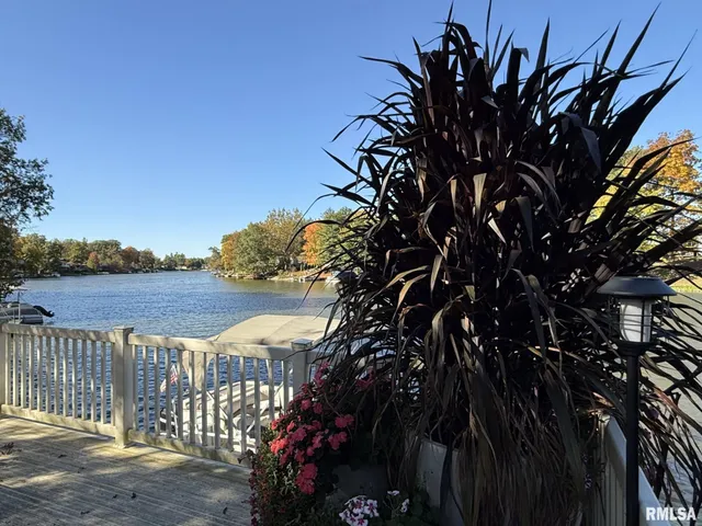 $249,900 | 86 Lake Warren Drive, Monmouth, IL 61462