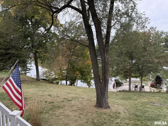 $249,900 | 86 Lake Warren Drive, Monmouth, IL 61462