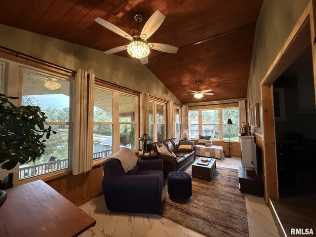 $249,900 | 86 Lake Warren Drive, Monmouth, IL 61462