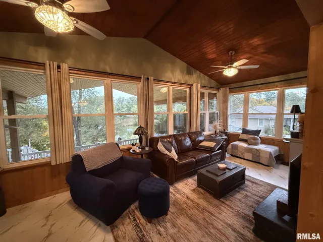 $249,900 | 86 Lake Warren Drive, Monmouth, IL 61462