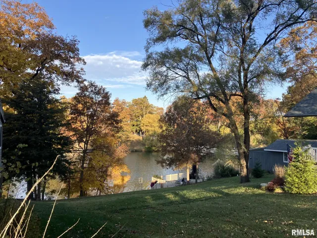 $249,900 | 86 Lake Warren Drive, Monmouth, IL 61462