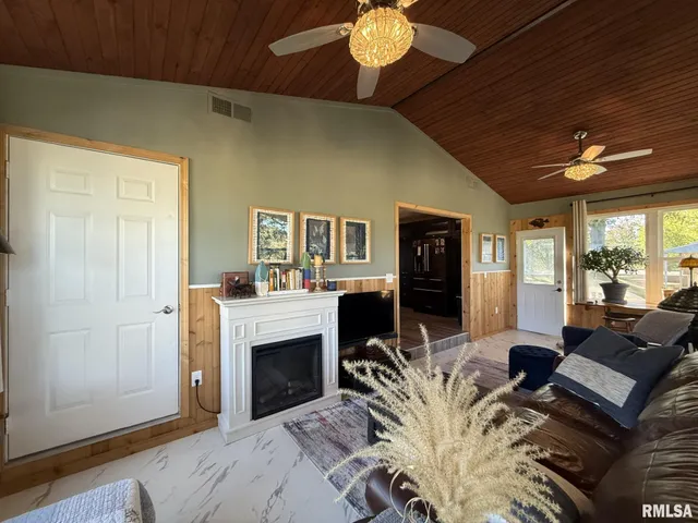 $249,900 | 86 Lake Warren Drive, Monmouth, IL 61462