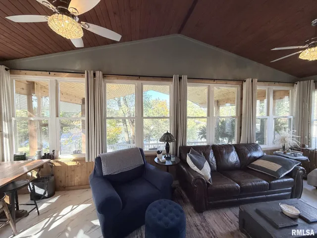 $249,900 | 86 Lake Warren Drive, Monmouth, IL 61462