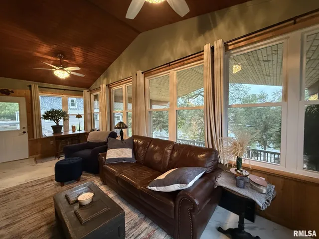 $249,900 | 86 Lake Warren Drive, Monmouth, IL 61462