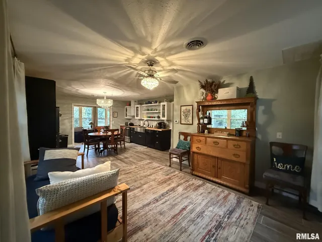 $249,900 | 86 Lake Warren Drive, Monmouth, IL 61462