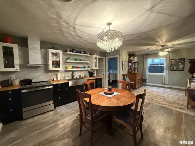 $249,900 | 86 Lake Warren Drive, Monmouth, IL 61462