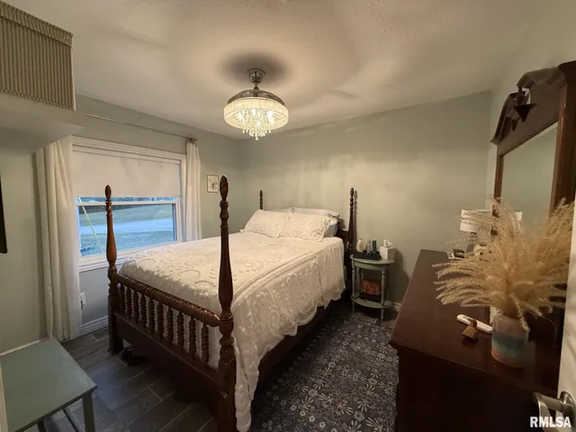 $249,900 | 86 Lake Warren Drive, Monmouth, IL 61462