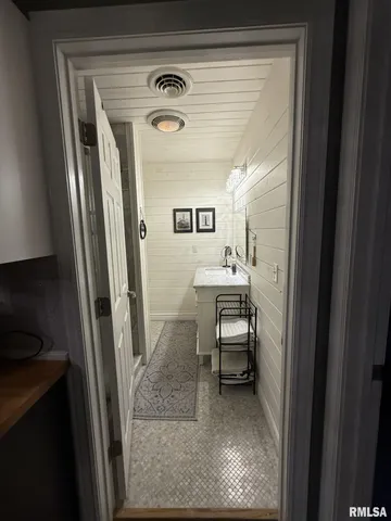 $249,900 | 86 Lake Warren Drive, Monmouth, IL 61462