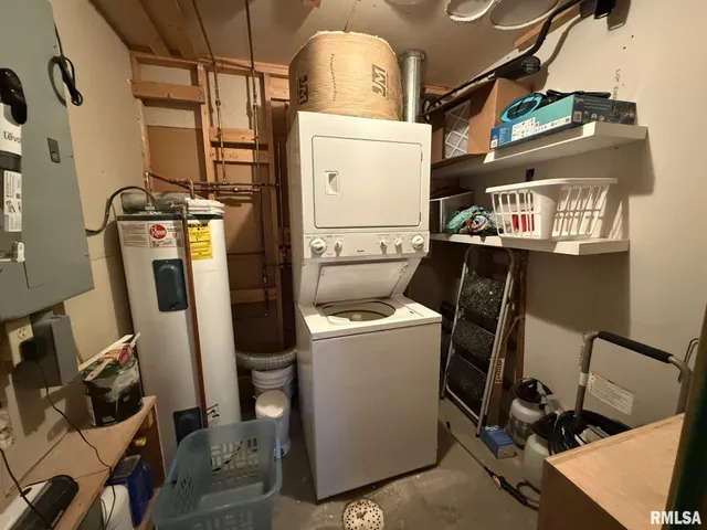 $249,900 | 86 Lake Warren Drive, Monmouth, IL 61462