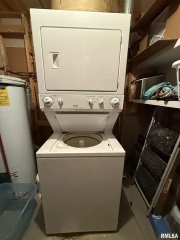 $249,900 | 86 Lake Warren Drive, Monmouth, IL 61462