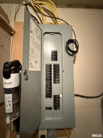 $249,900 | 86 Lake Warren Drive, Monmouth, IL 61462