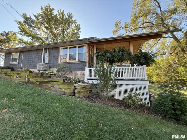 $249,900 | 86 Lake Warren Drive, Monmouth, IL 61462