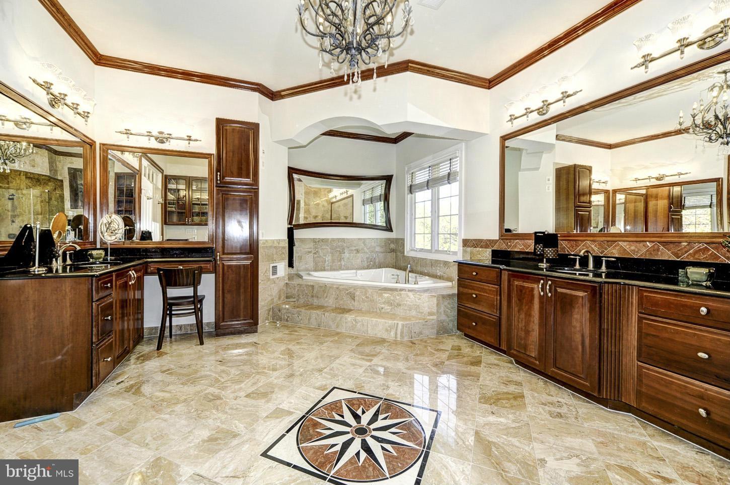 1040 Bellview Road McLean, VA 22102 - Photo 14 of 27 Bath (Master)