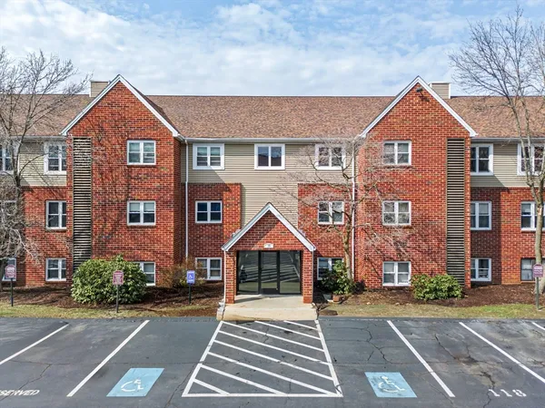 $269,900 | 35 Longworth Avenue, Unit 12, Brockton, MA 02301