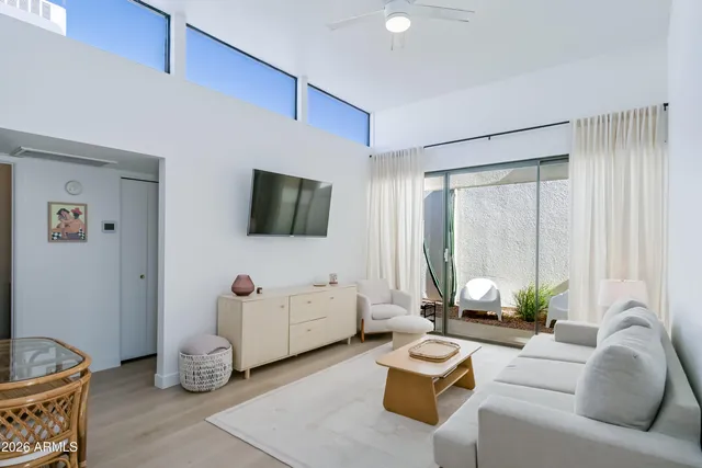 $2,150 | 16041 North 31st Street, Unit 14, Phoenix, AZ 85032