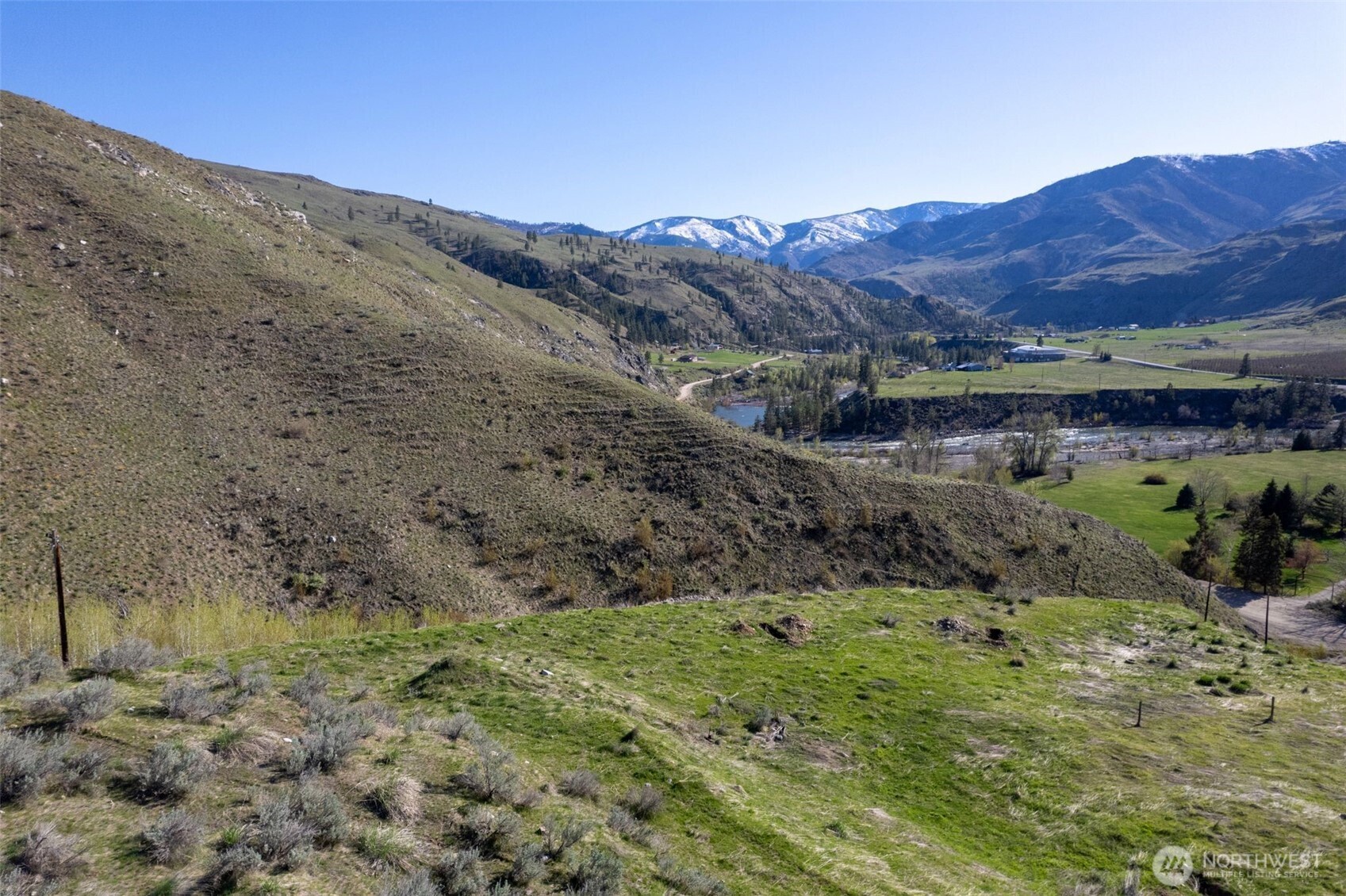 6 Cowboy Road Pateros, WA 98846 - Photo 22 of 38 a view of a lush green hillside and houses