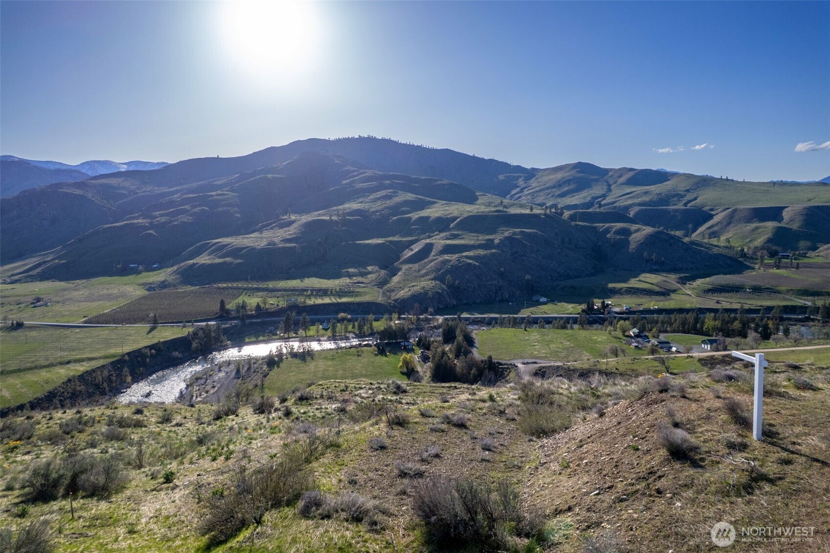6 Cowboy Road Pateros, WA 98846 - Photo 29 of 38 a view of a street with a mountain in the background
