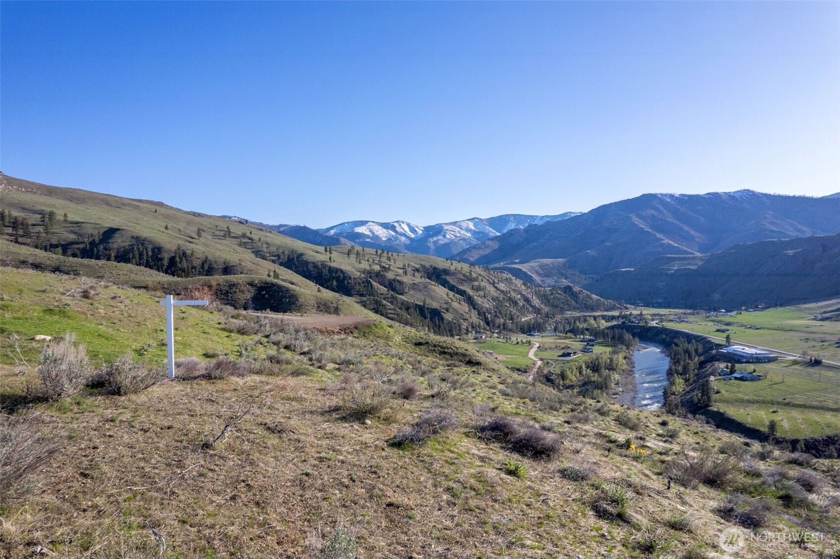 6 Cowboy Road Pateros, WA 98846 - Photo 32 of 38 a view of a dry yard with mountains in the background