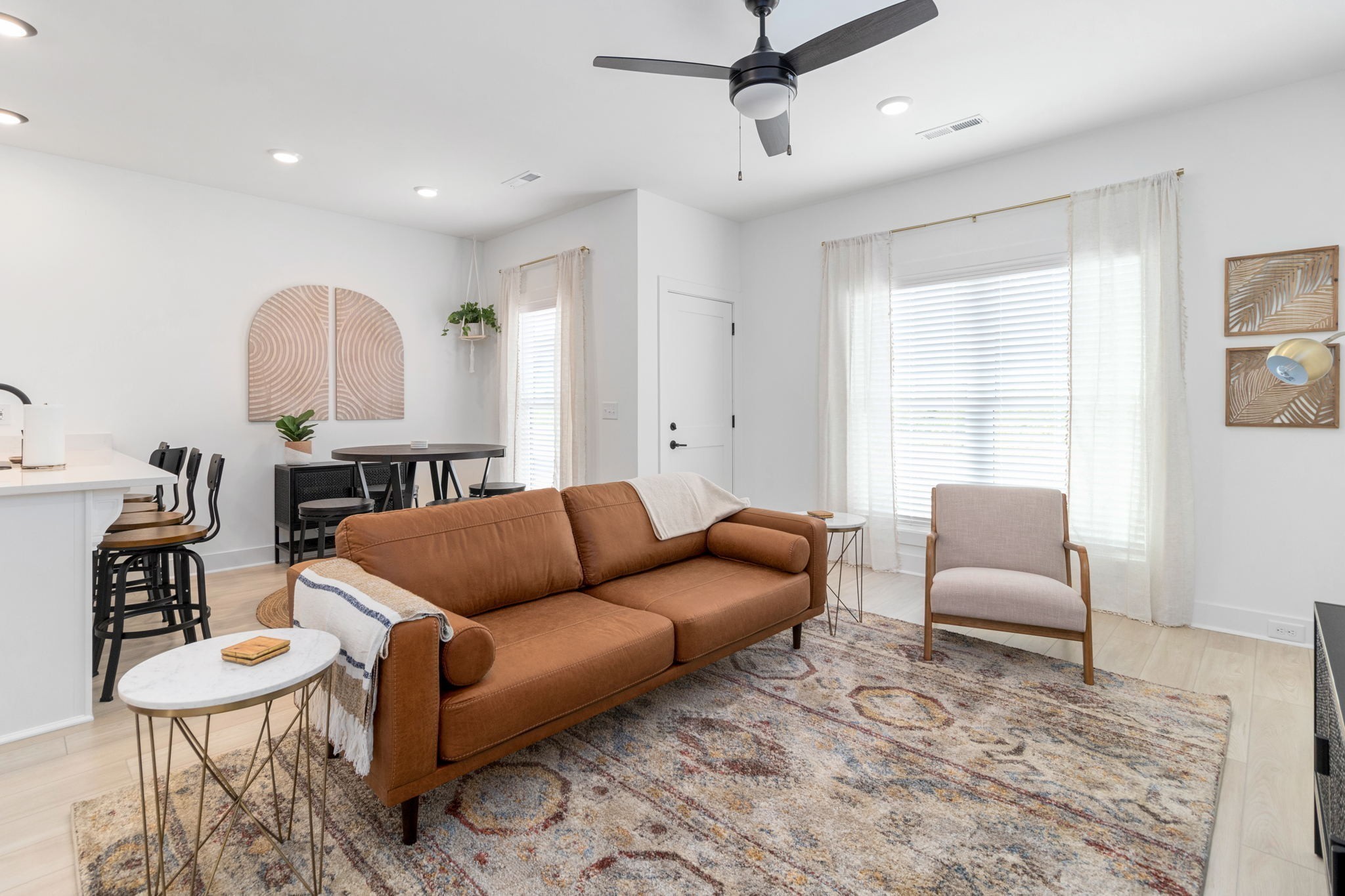 725 Hornbuckle Road, Unit B2 Clarksville, TN 37043 - Photo 5 of 31 a living room with furniture and a window